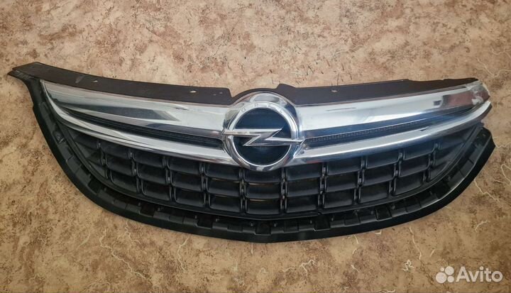 Решетка радиатора Opel Zafira C
