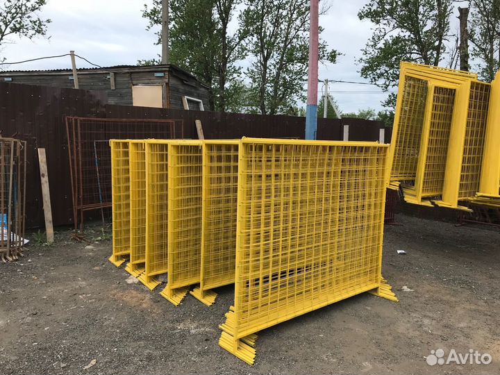 Жёлтые переносные ограждения