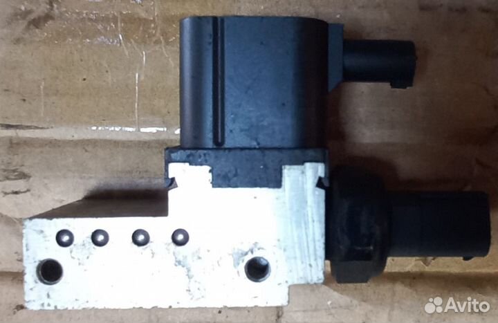 Блок клапанов пневмоподвески Мерседес W211 W219