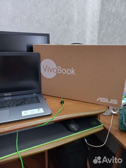 Asus vivobook 17