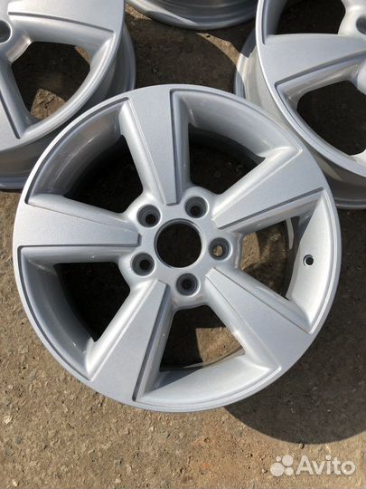 Комплект литых дисков R16