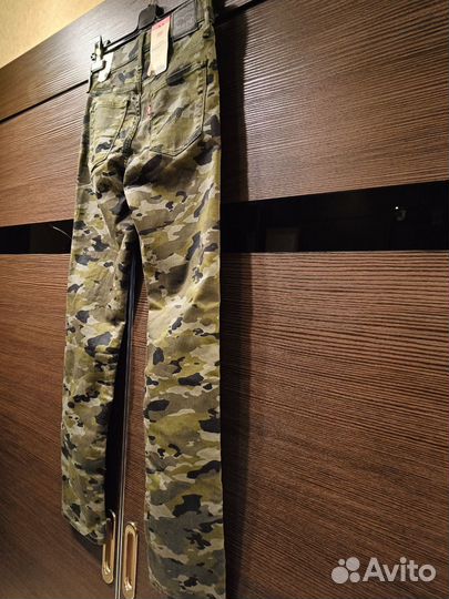 Новые джинсы Levi's хаки милитари W26 L30
