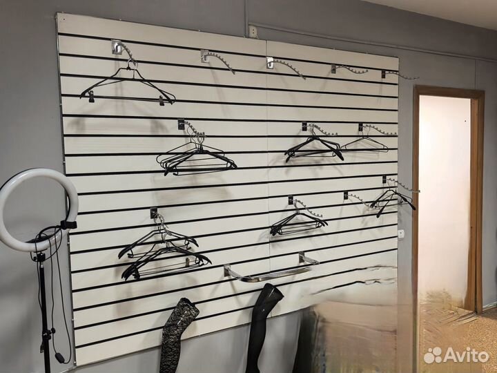 Торговое оборудование для магазина одежда