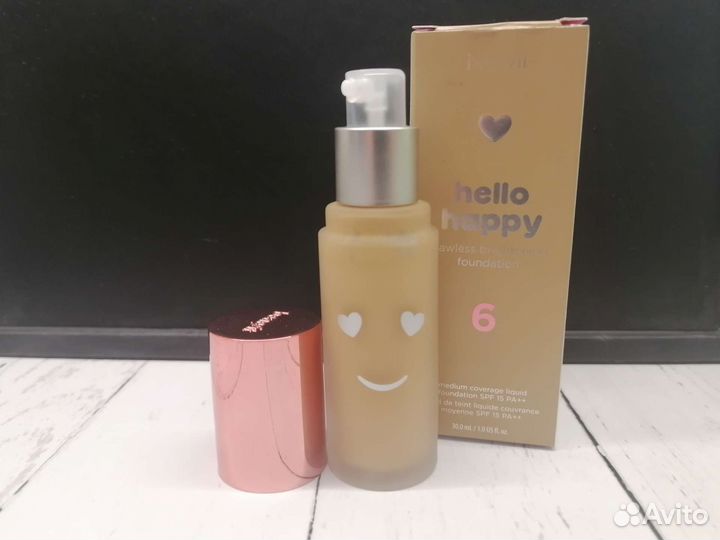 Тональная основа с эффектом сияния Benefit тон 6