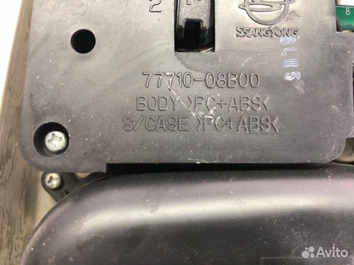 Плафон подсветки салона передний Ssangyong Rexton