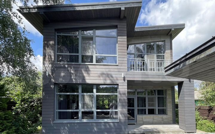 Коттедж 570 м² на участке 20 сот.