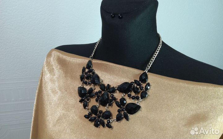 Комплект бижутерии серьги и колье