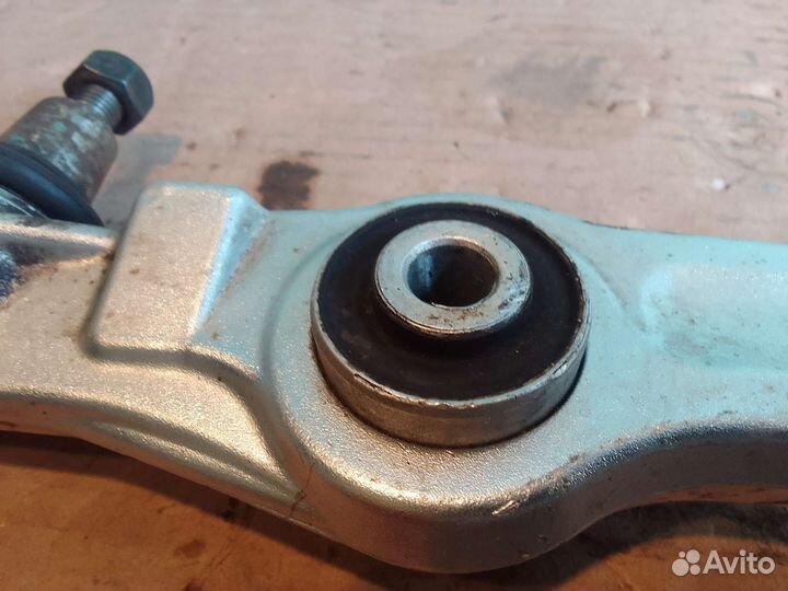 Рычаг передний нижний левый Volkswagen Passat B5