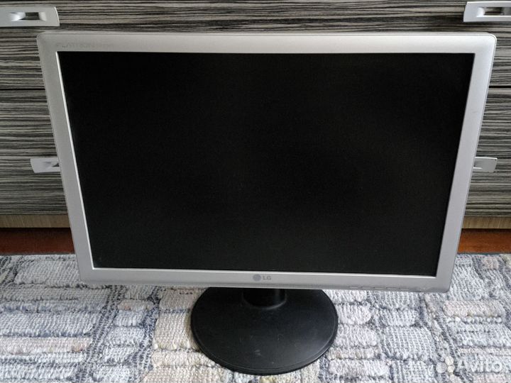 Монитор LG flatron W1934S