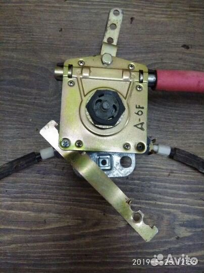 Стеклоподъемник задний левый Volkswagen Passat B3