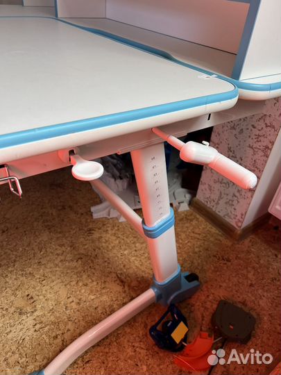 Растущий письменный стол для школьника