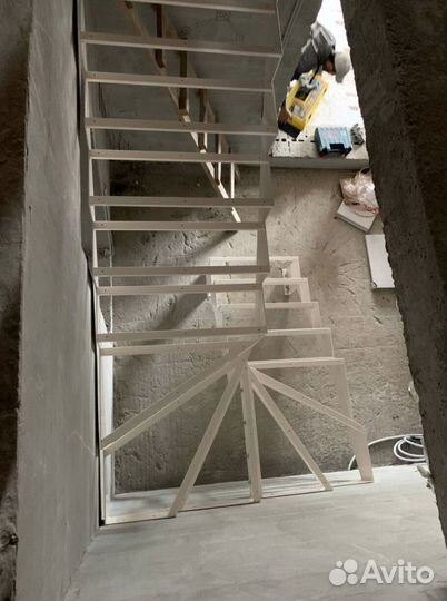 Лестницы на металлокаркасе под ключ