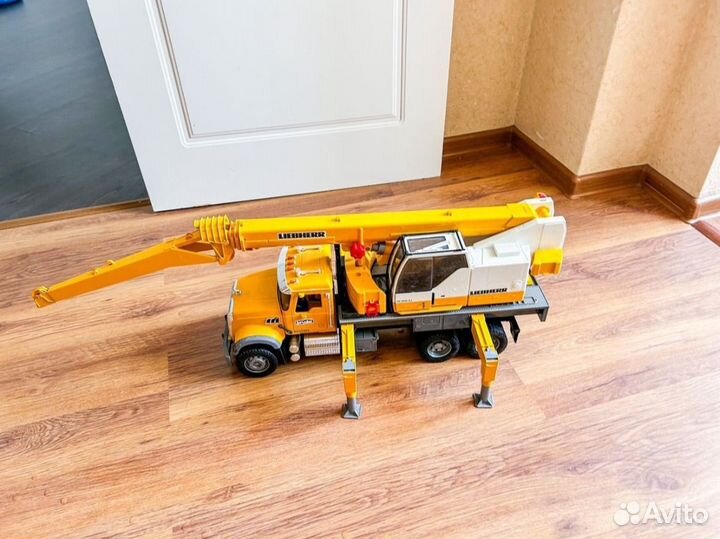 Игрушка bruder автокран