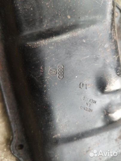 Крышка клапанная Volkswagen Passat BSD 1989