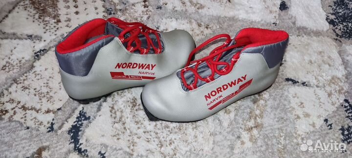 Лыжные ботинки