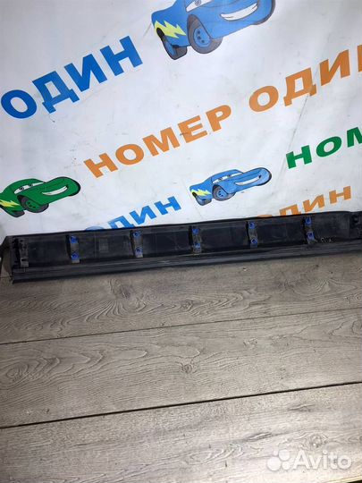 Накладка двери передней левой Land Rover Discover