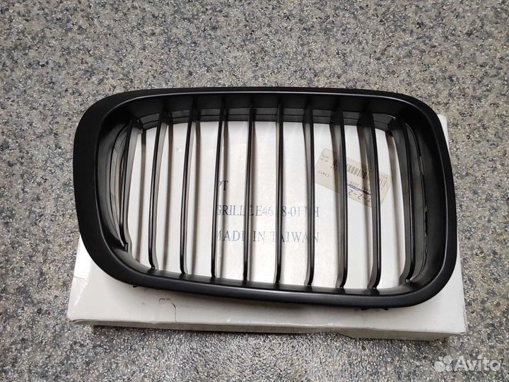 Решетка радиатора правая BMW 3 E46 98-05