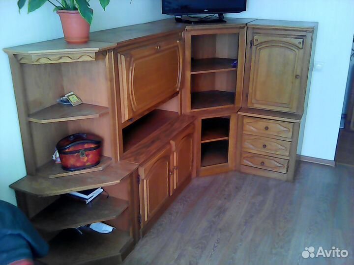 Мебель корпусная. Стенка под старину. Массив дуба