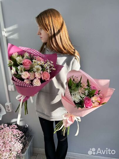 Букет комплимент из роз, хризантем, альстромерии