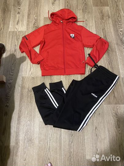Спортивный костюм adidas