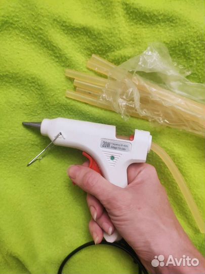 Клеевой термопистолет и стержни