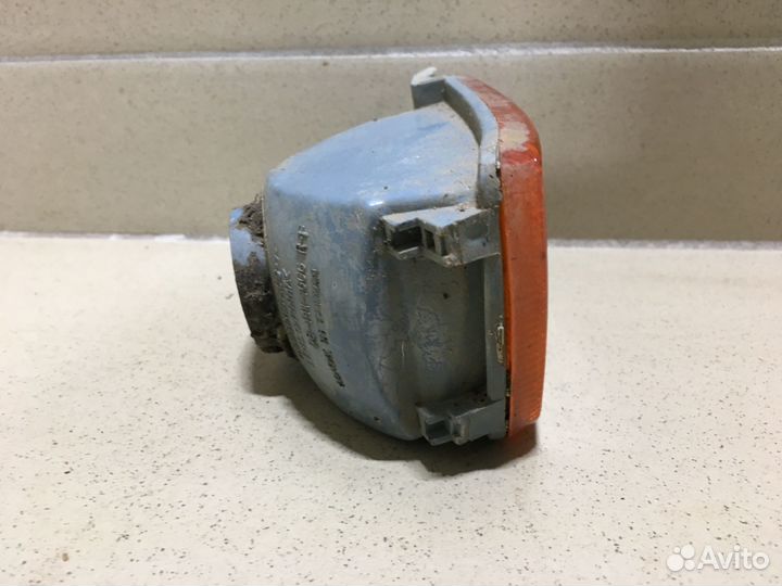 Указатель поворота в бампер правый Golf III/Vento