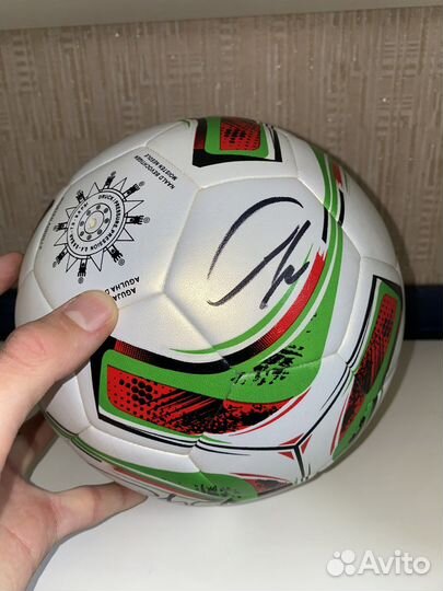 Футбольный мяч с автографами