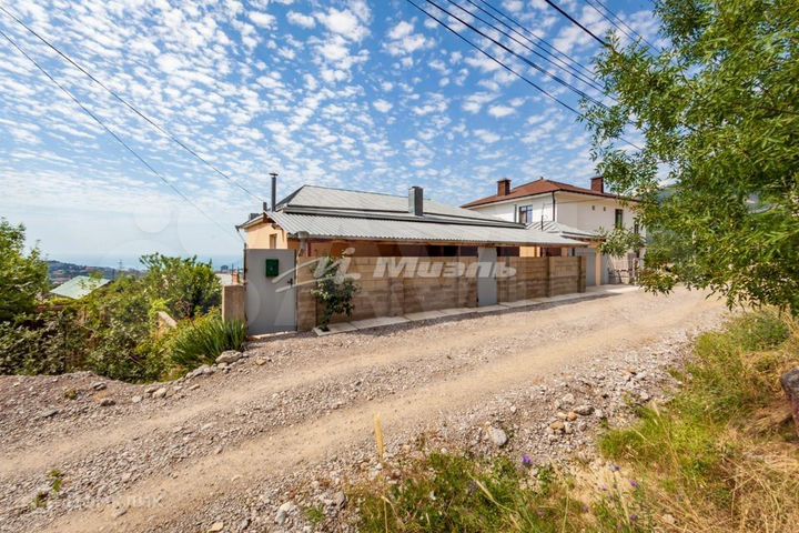 Дом 192 м² на участке 3,5 сот.