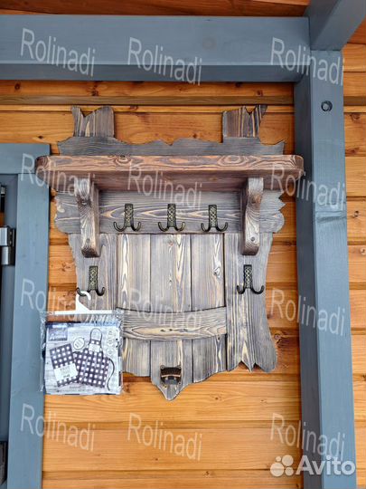 Вешалка из дерева