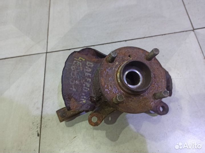 Кулак передний левый