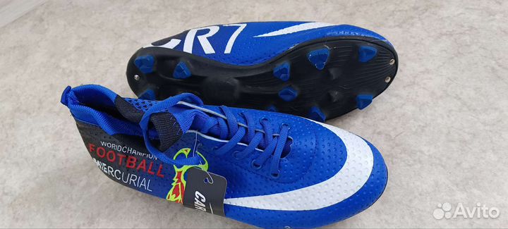 Футбольные бутсы