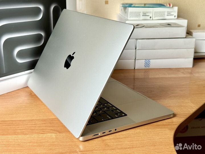 Apple MacBook Pro 16 M3 pro 2023