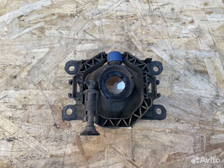 Противотуманная фара передняя Renault Logan