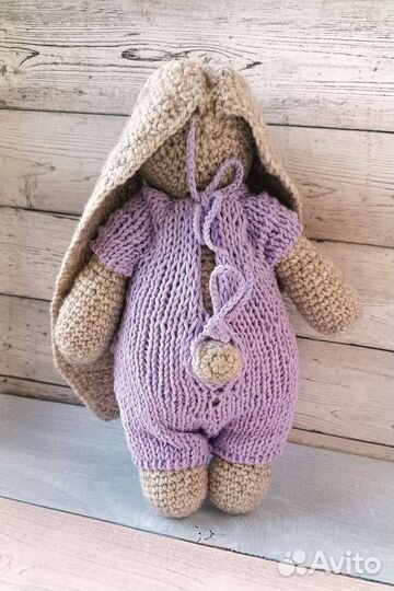 Вязаные игрушки ручной работы. Зайка