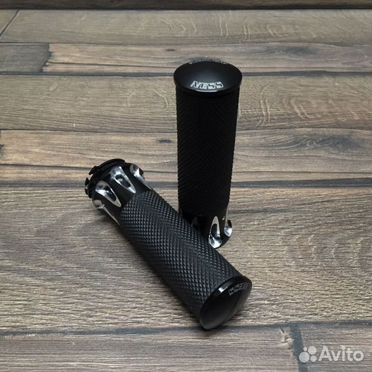 Грипсы Harley Davidson Arlen Ness трос