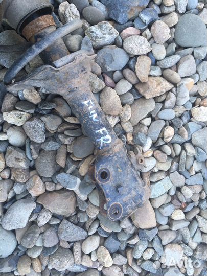 Toyota funcargo стойка передняя