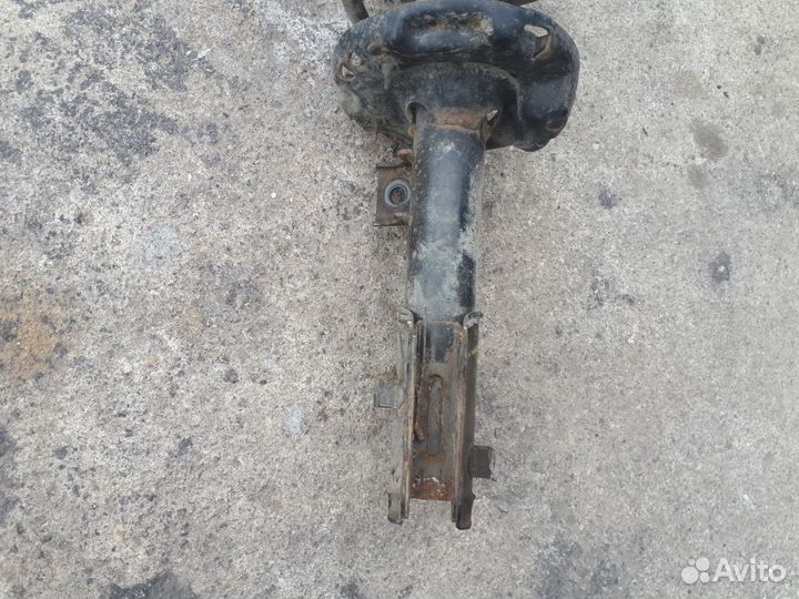 Амортизатор передний правый (в сборе) Kia Rio