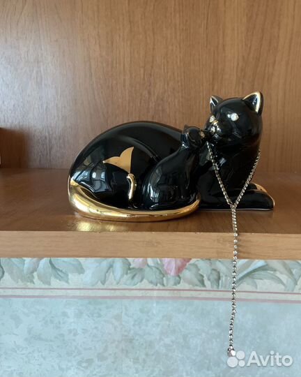 Статуэтка фарфоровая кошка и котенок