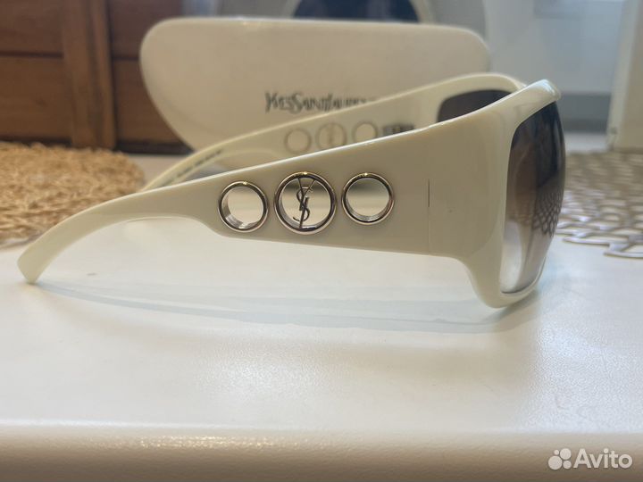 Солнцезащитные очки YvesSaintLaurent
