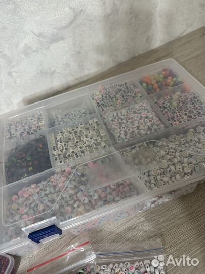 Паракорд и бусины для рукоделия