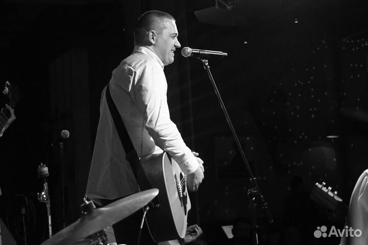 Гитарист певец на мероприятие