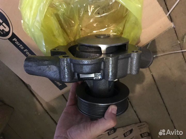 Водяной насос Hitachi zx180lcn-3