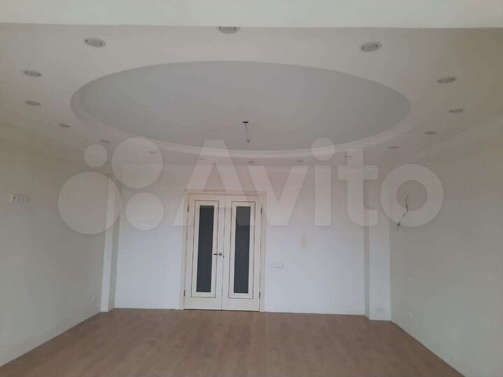 2-к. квартира, 102 м², 4/6 эт.