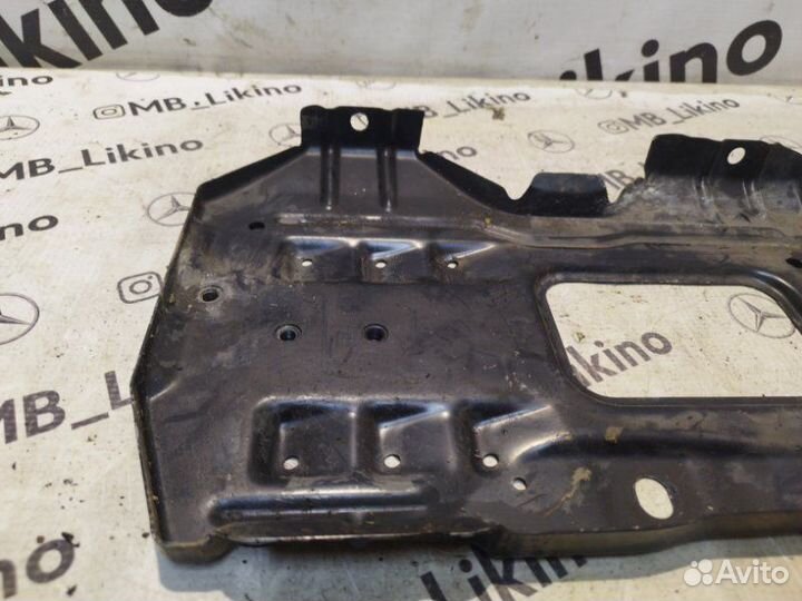 Кронштейн аккумулятора Mercedes C-Class W204