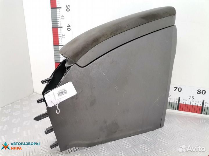 Консоль салона (центральная часть) Toyota Prius 2