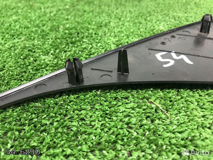 Уголок двери Audi A6 C6