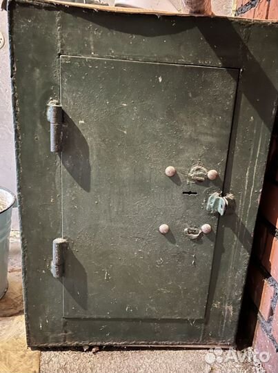 Сейф металлический
