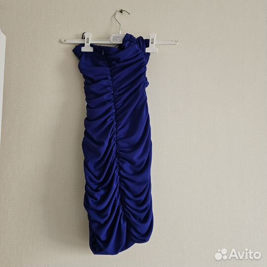 Платье Zara, новое, с розами, 40 р