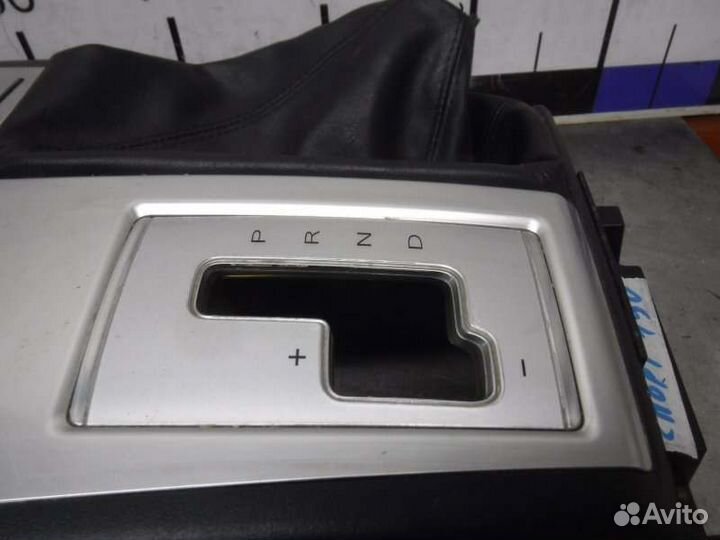 Консоль между сидений Mitsubishi Pajero Sport 2