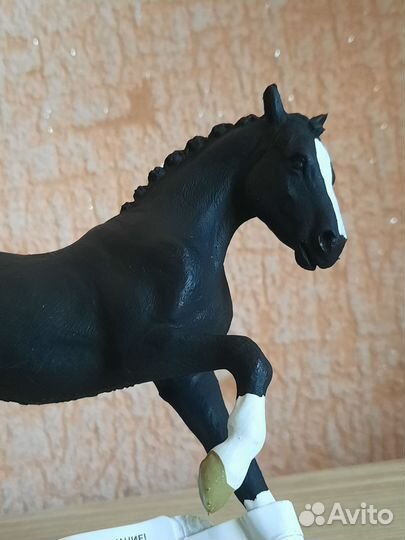 Коллекционные фигурки лошадей